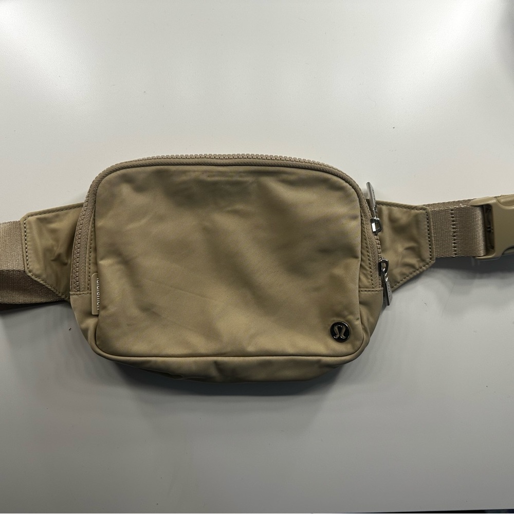 Lululemon 2L Belt Bag